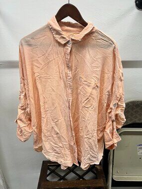 Peach Crinkle Button-Down Shirt – American Eagle (M)